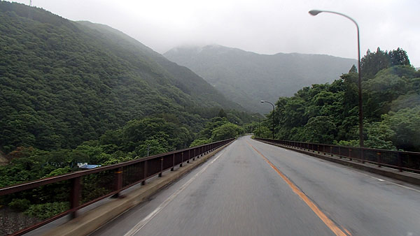 、前後に車が１台も居ない状態